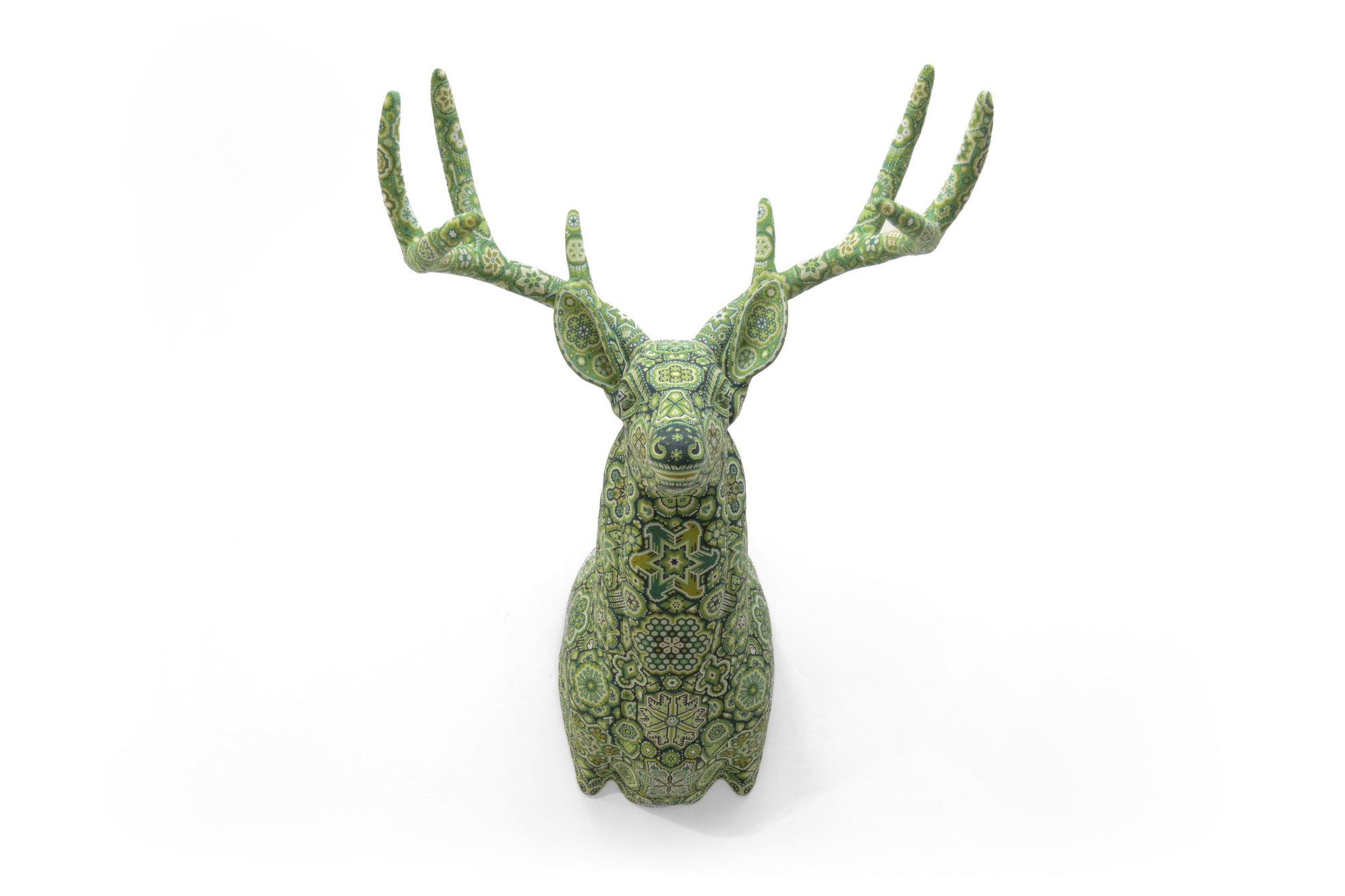 Escultura Arte Huichol - Cabeza de Venado - Vavaasári - Deidad que se manifiesta en forma de venado - 2024-2025