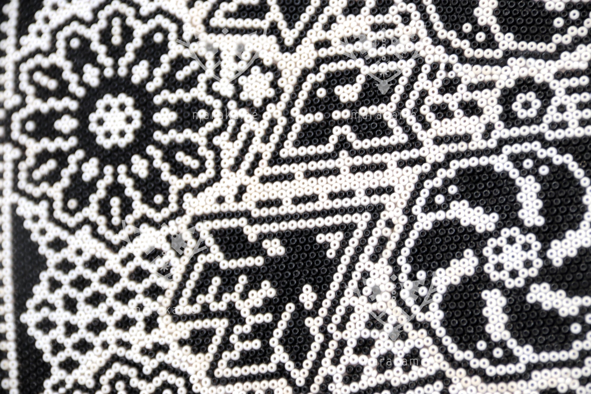 Nierika de Chaquira Círculo Huichol - Tuutú tusa - 100 cm.