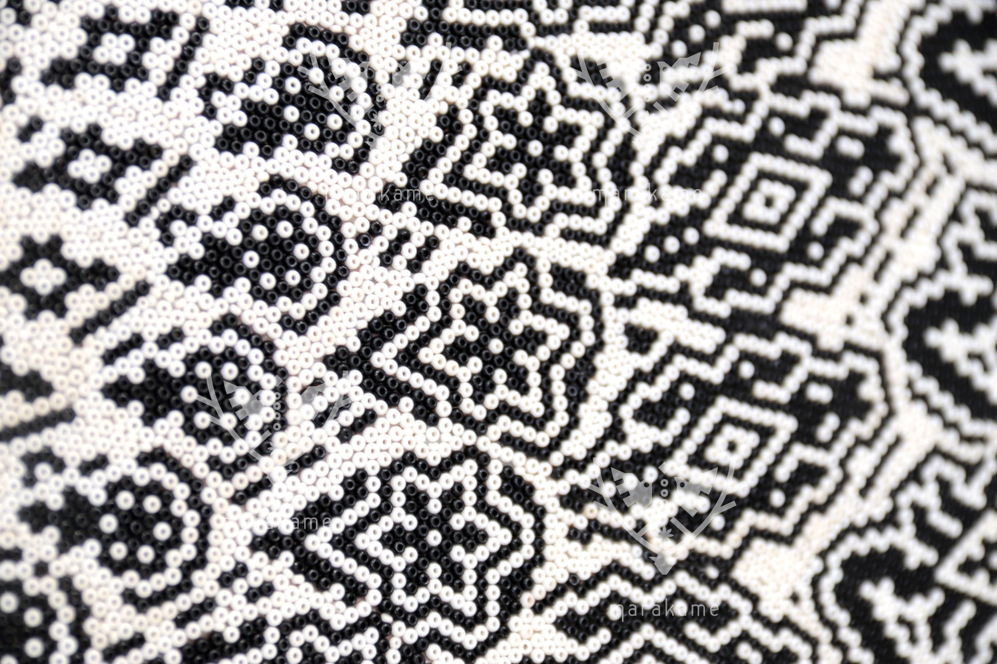 Nierika de Chaquira Círculo Huichol - Tuutú tusa - 100 cm.