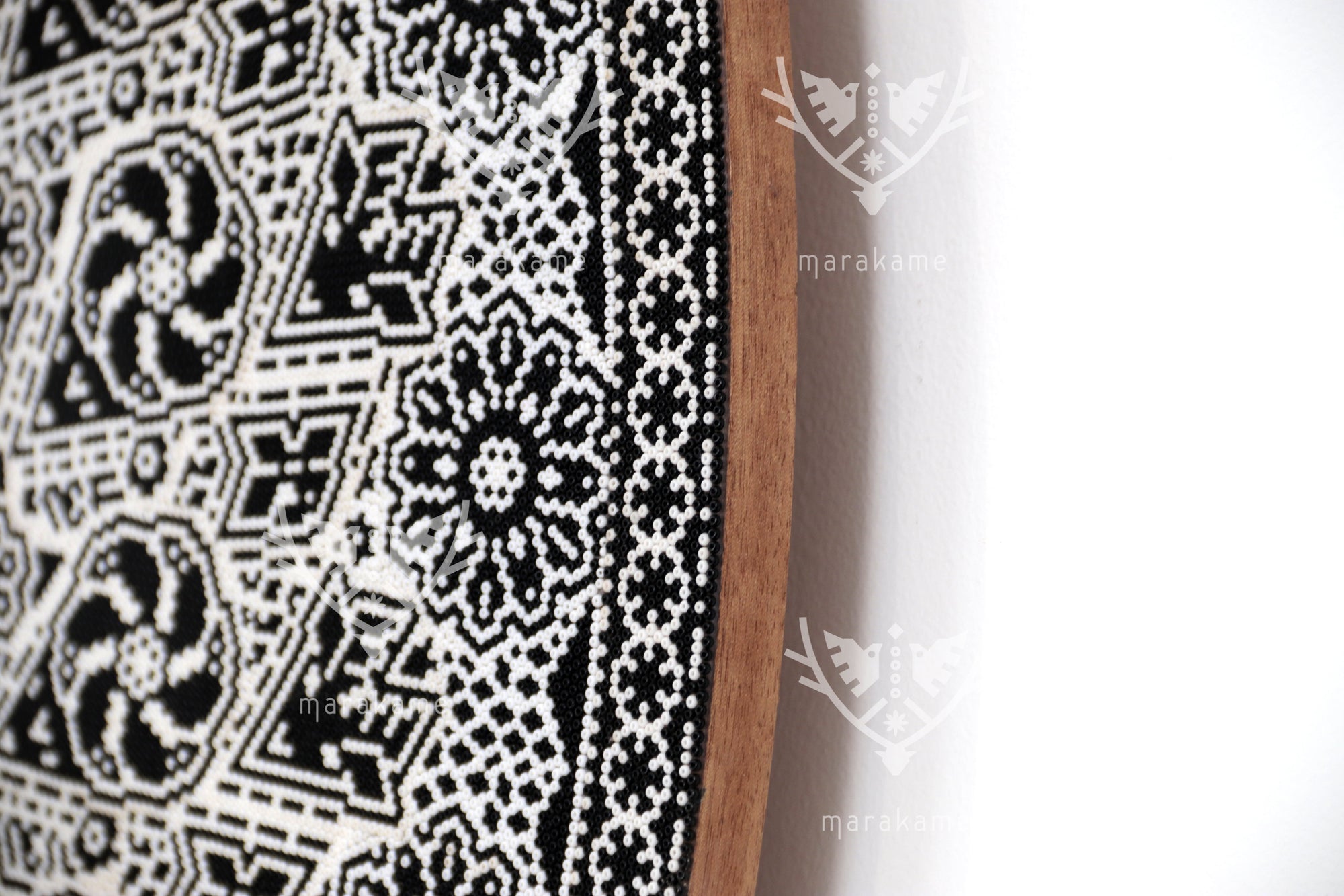 Nierika de Chaquira Círculo Huichol - Tuutú tusa - 100 cm.