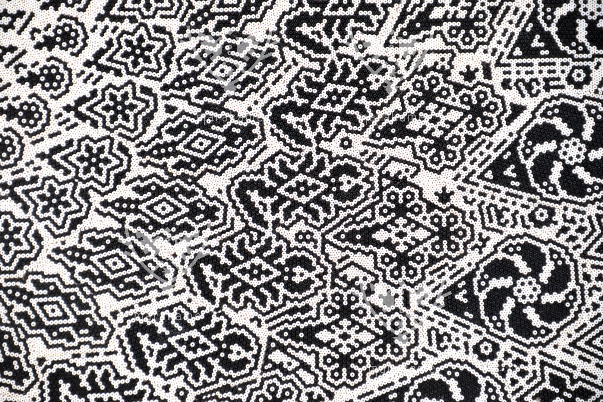 Nierika de Chaquira Círculo Huichol - Tuutú tusa - 100 cm.