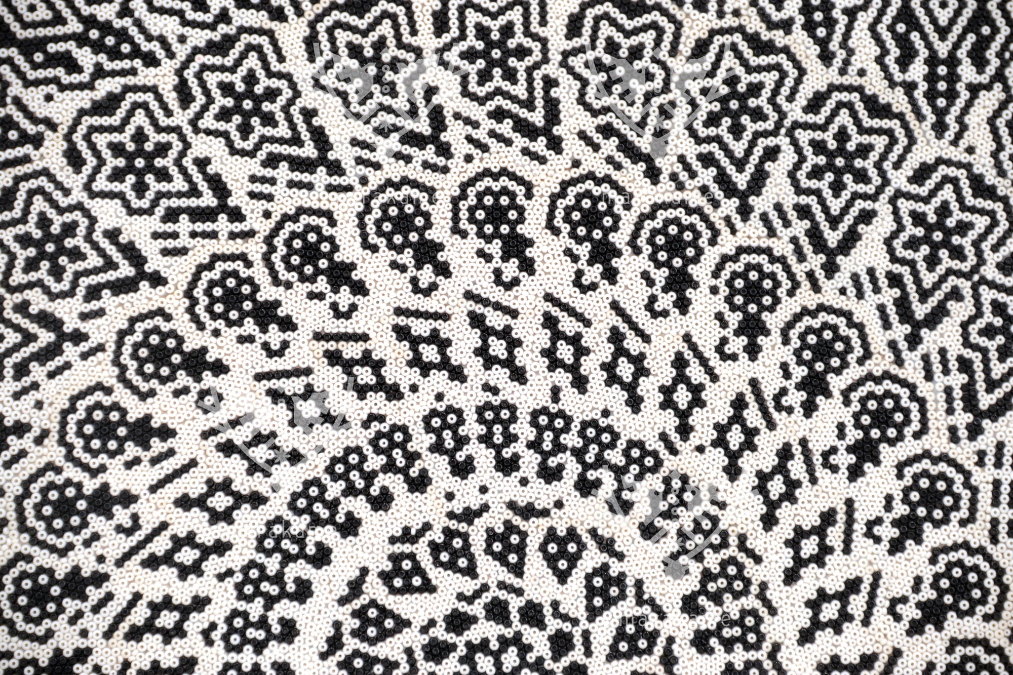 Nierika de Chaquira Círculo Huichol - Tuutú tusa - 100 cm.