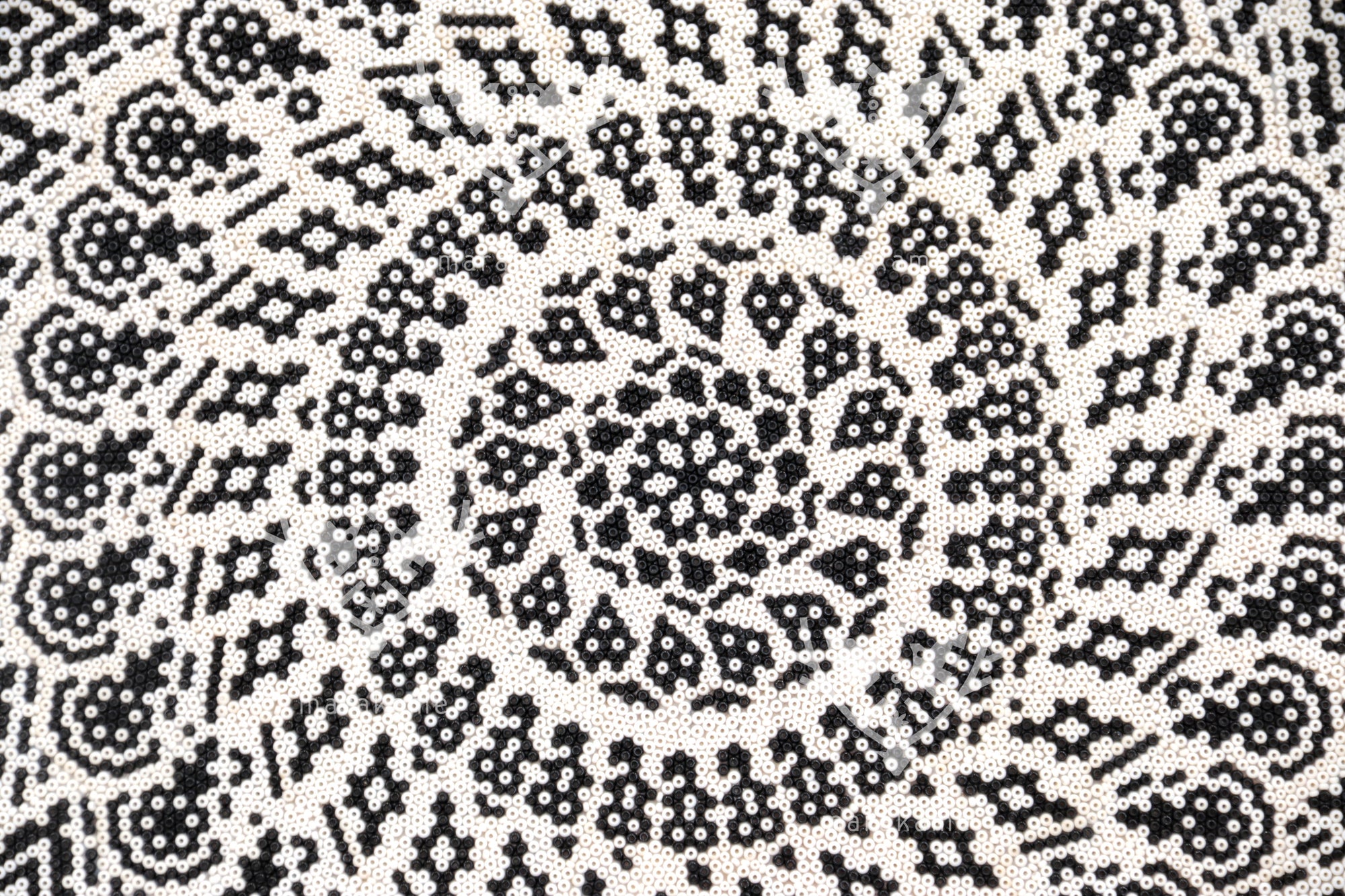 Nierika de Chaquira Círculo Huichol - Tuutú tusa - 100 cm.