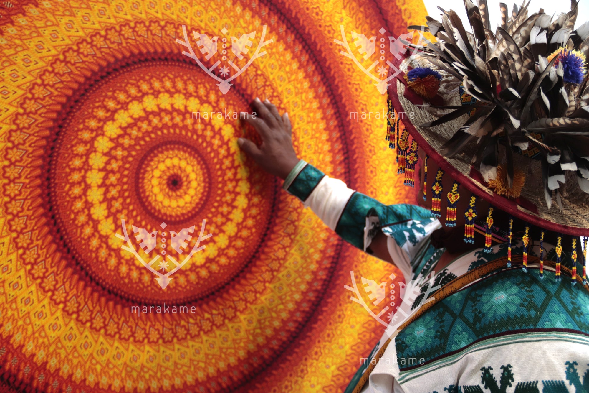 Nierika de Chaquira Circulo Huichol - Tatewari: El Nacimiento del Abuelo Fuego - 180 cm.