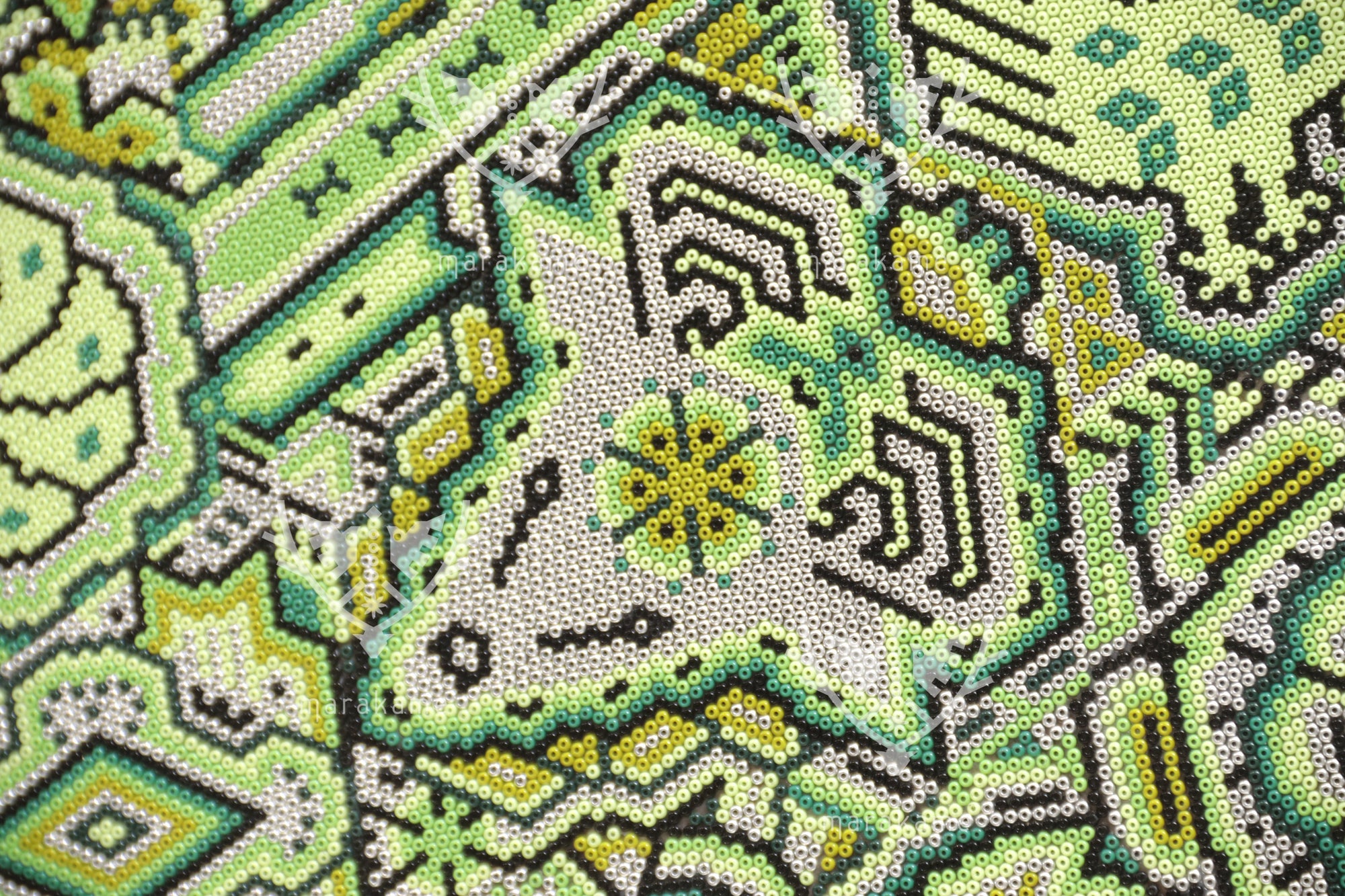 Nierika de Chaquira Círculo Huichol - El Jardín de los Venados - 120 cm.