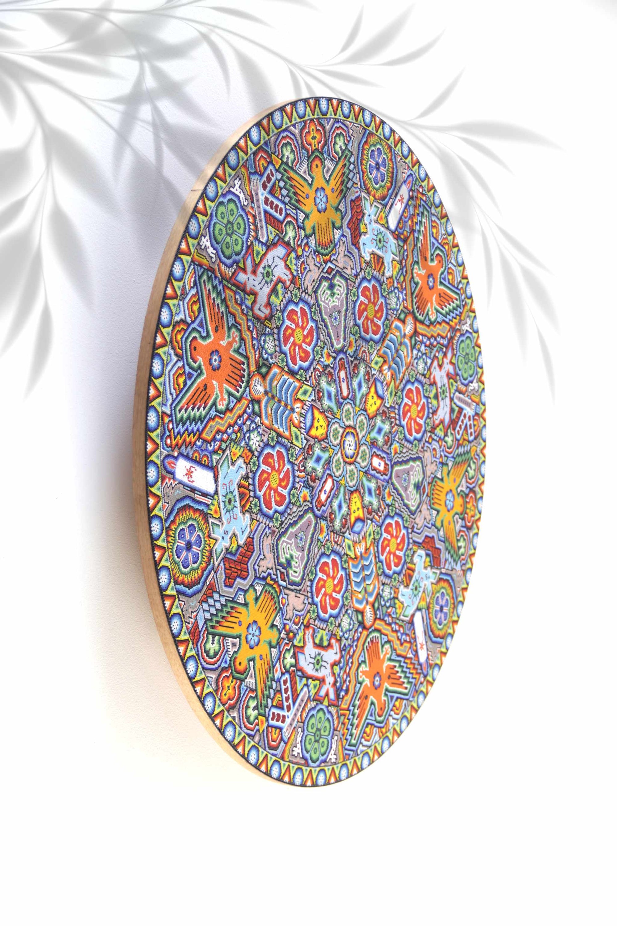 Nierika de Chaquira micro Huichol Circle - Maxakuaxi Yeiyarieya in Mukuyuawi - The vision of maxakuaxi in Mukuyuawi - 80 cm.