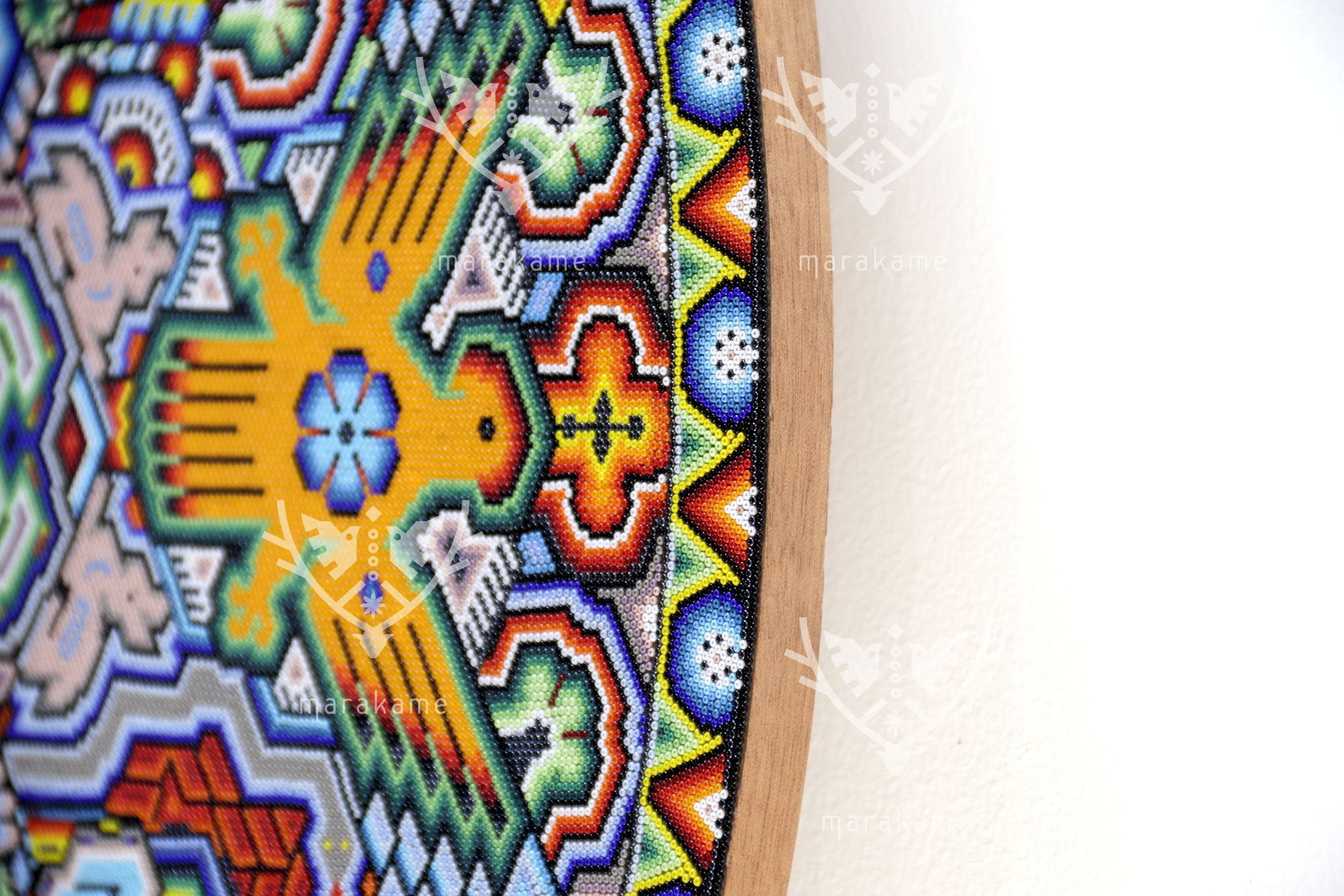 Nierika de Chaquira micro Huichol Circle - Maxakuaxi Yeiyarieya in Mukuyuawi - The vision of maxakuaxi in Mukuyuawi - 80 cm.