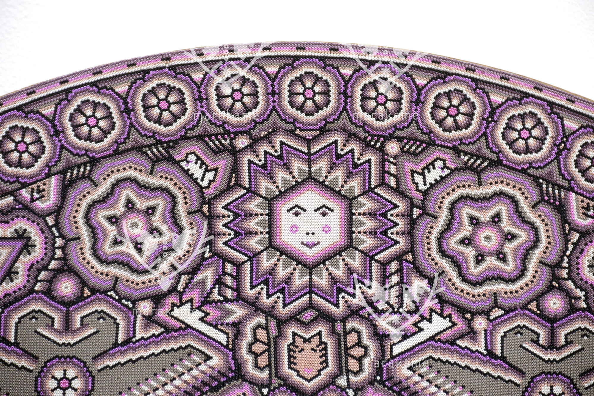 Nierika de Chaquira micro Círculo Huichol - Niwetsika yeiyarieya - Ciclo del maíz - 80 cm.