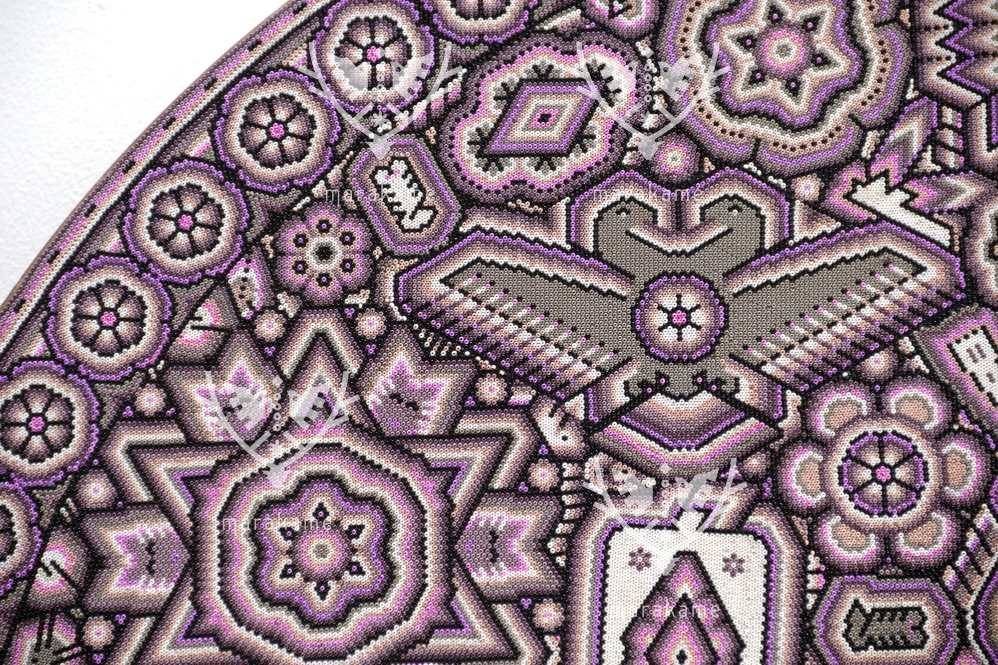 Nierika de Chaquira micro Círculo Huichol - Niwetsika yeiyarieya - Ciclo del maíz - 80 cm.
