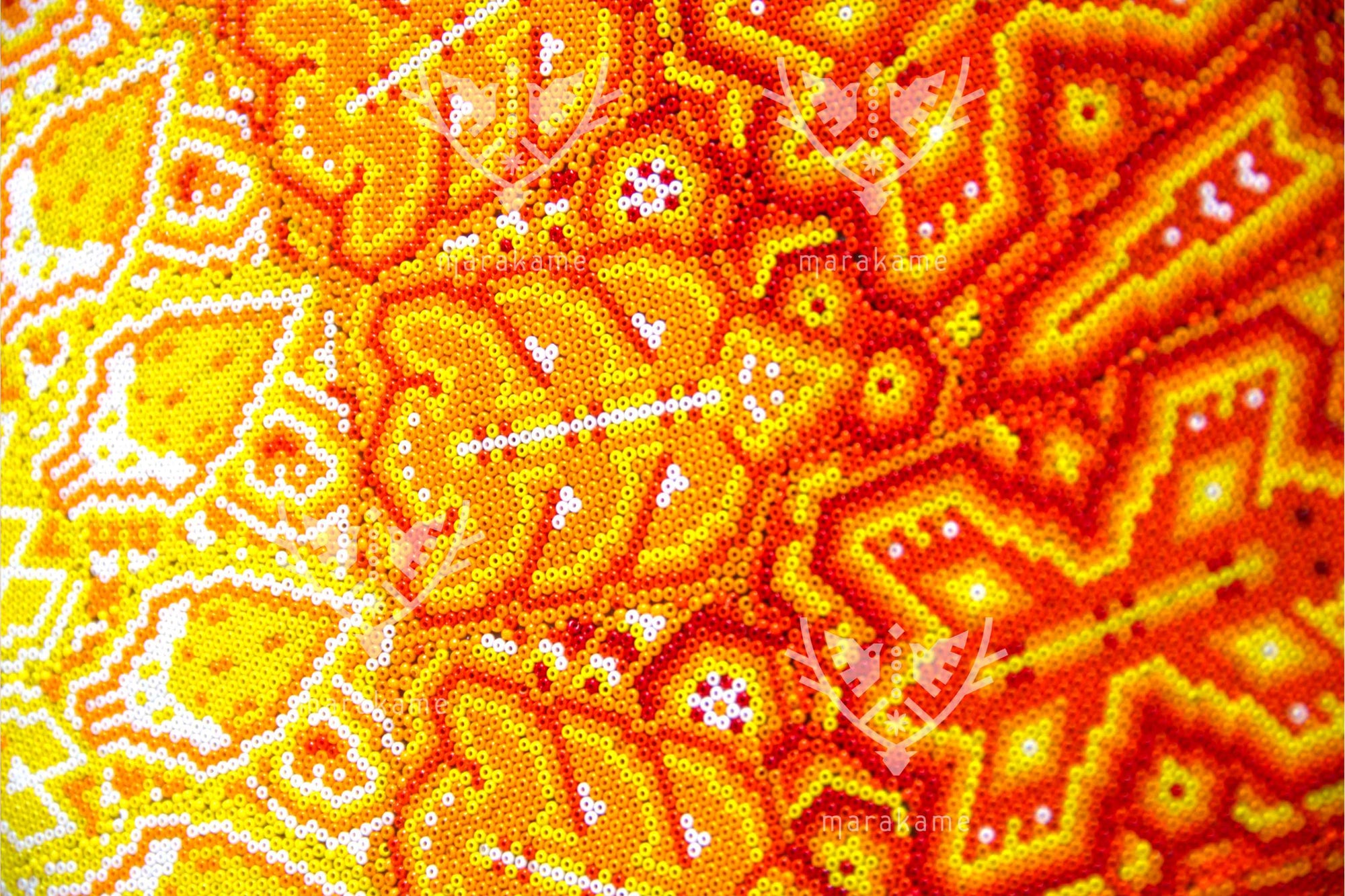 Nierika de Chaquira micro Círculo Huichol - Flor de fuego: polen, visión y territorio - 80 cm.