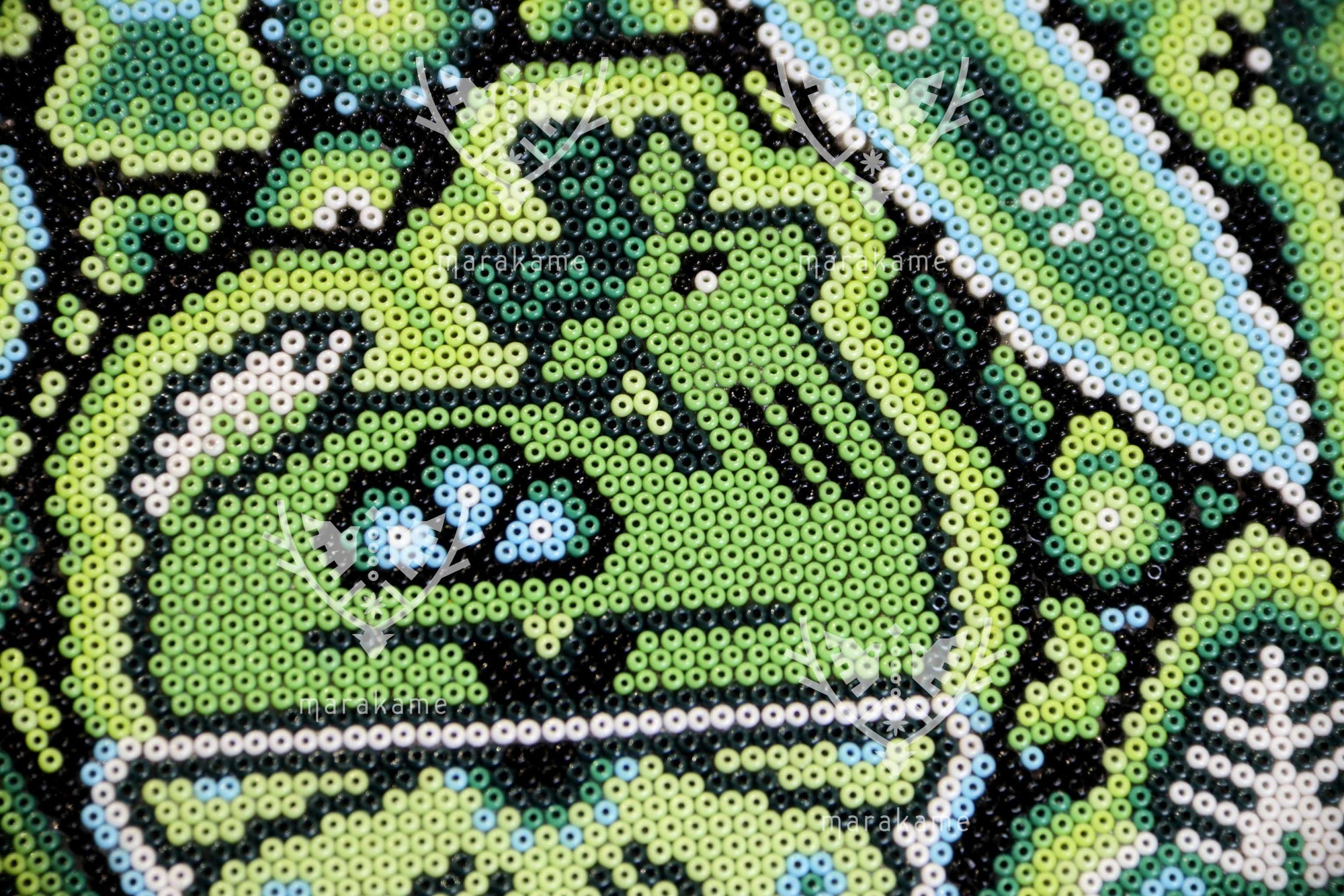 Nierika de Chaquira micro Círculo Huichol - Mara'akame en Hikuri Neixa - 40.3 cm.