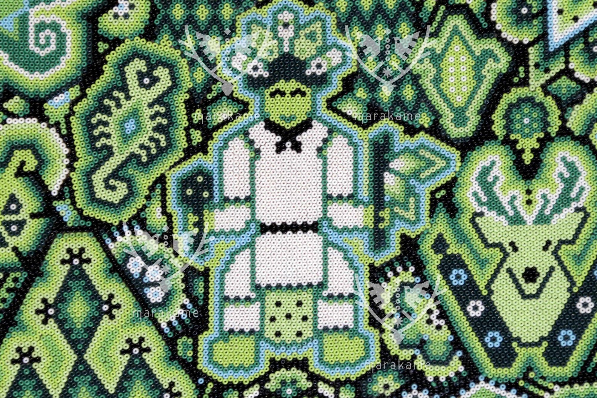 Nierika de Chaquira micro Círculo Huichol - Mara'akame en Hikuri Neixa - 40.3 cm.