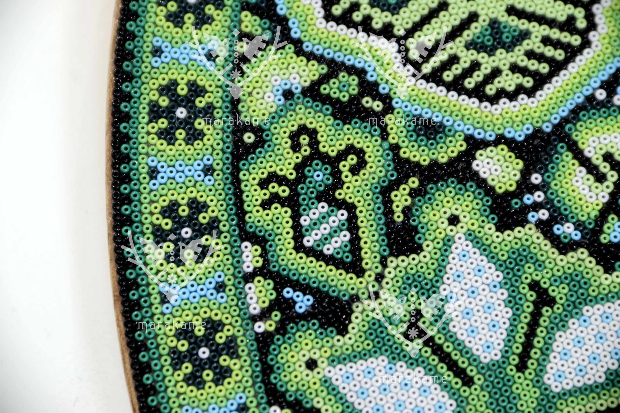 Nierika de Chaquira micro Círculo Huichol - Mara'akame en Hikuri Neixa - 40.3 cm.