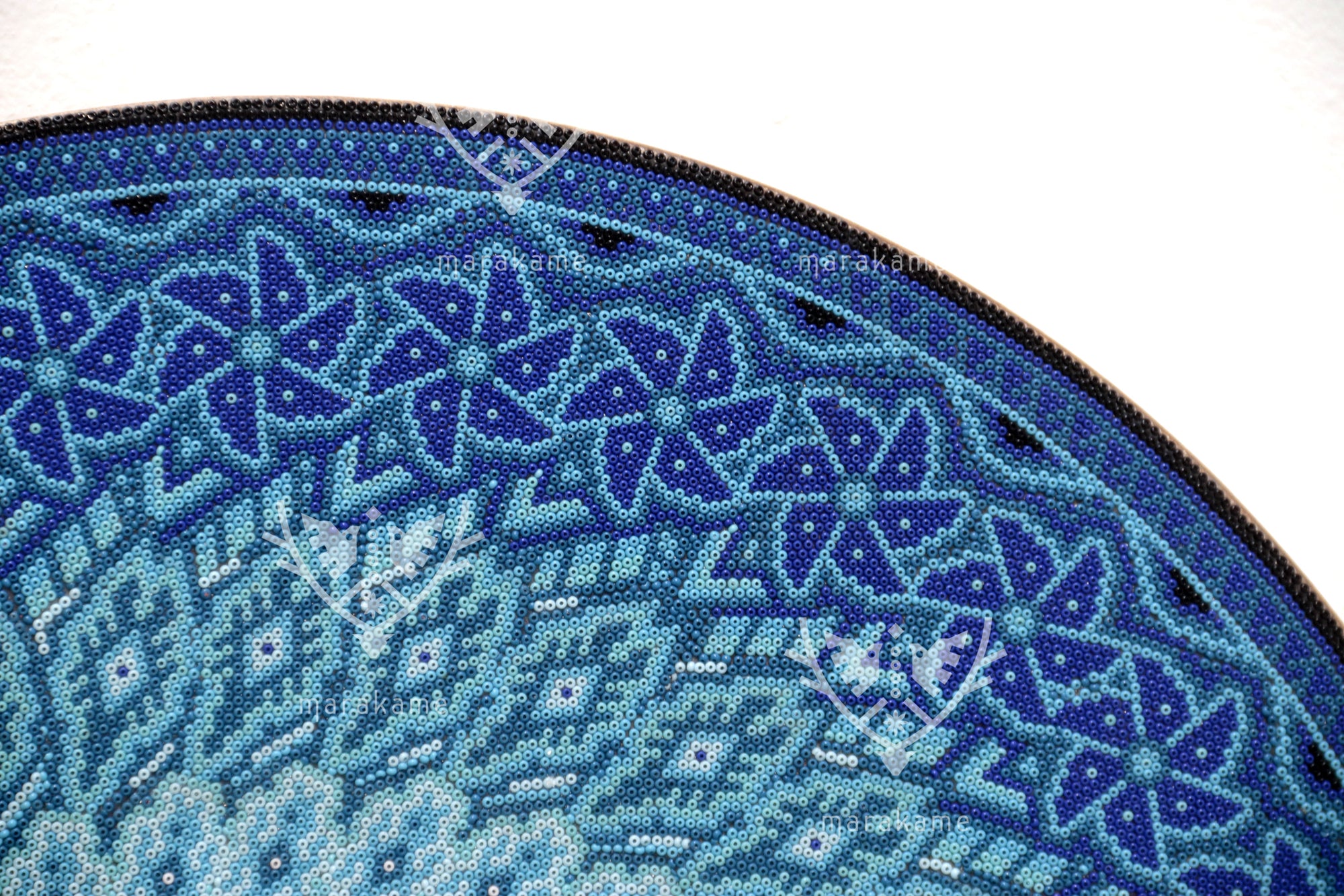 Nierika de Chaquira micro Círculo Huichol - Wirikuta tuutú yuyuawi - Flores azules del desierto de Wirikuta - 40 cm.