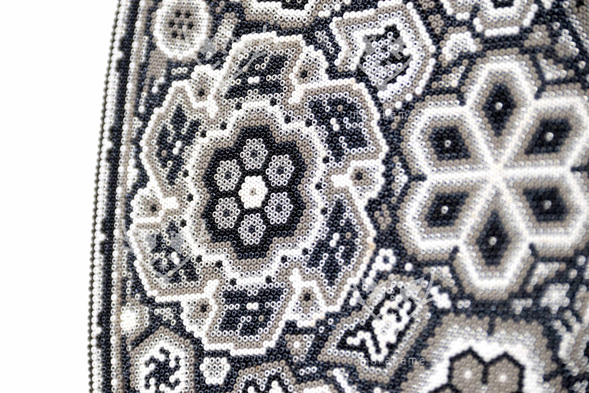 Nierika de Chaquira Círculo Huichol - Maxa Y+wi - Venado Gris - 80 cm.