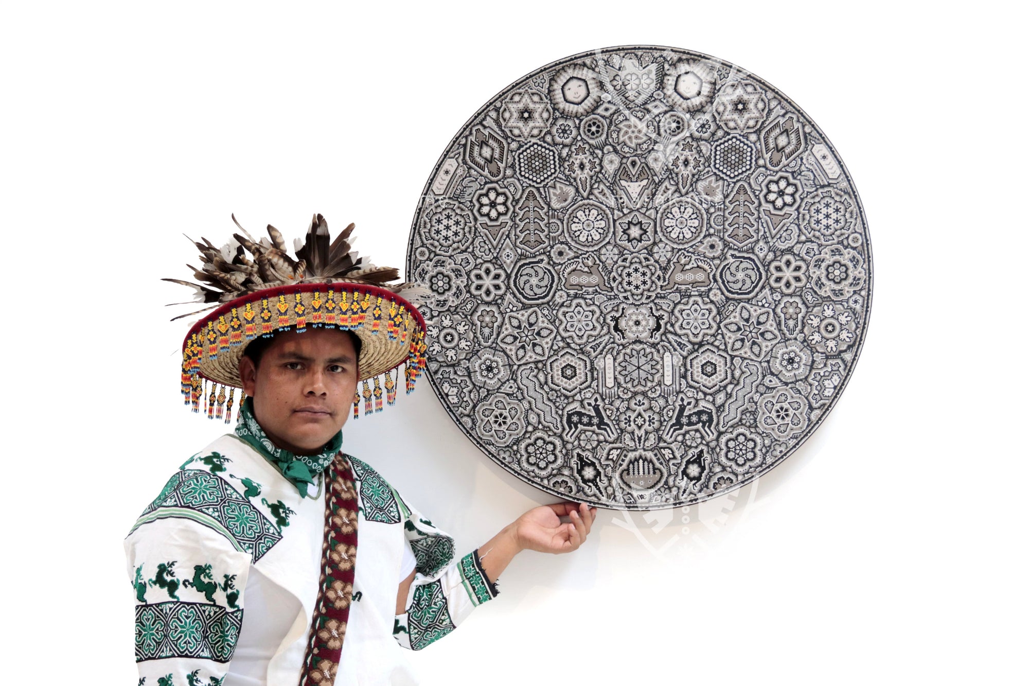Nierika de Chaquira Círculo Huichol - Maxa Y+wi - Venado Gris - 80 cm.