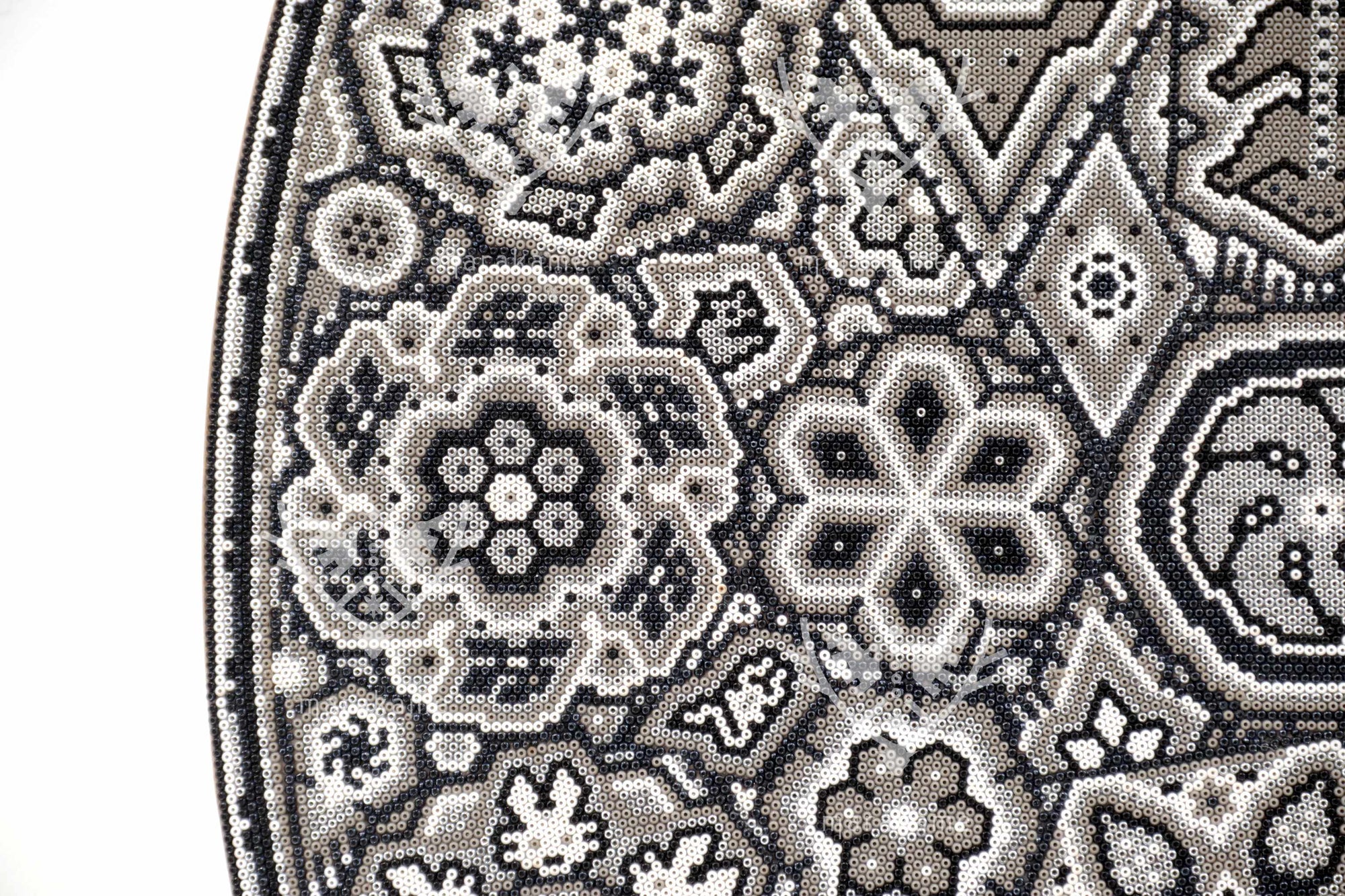 Nierika de Chaquira Círculo Huichol - Maxa Y+wi - Venado Gris - 80 cm.