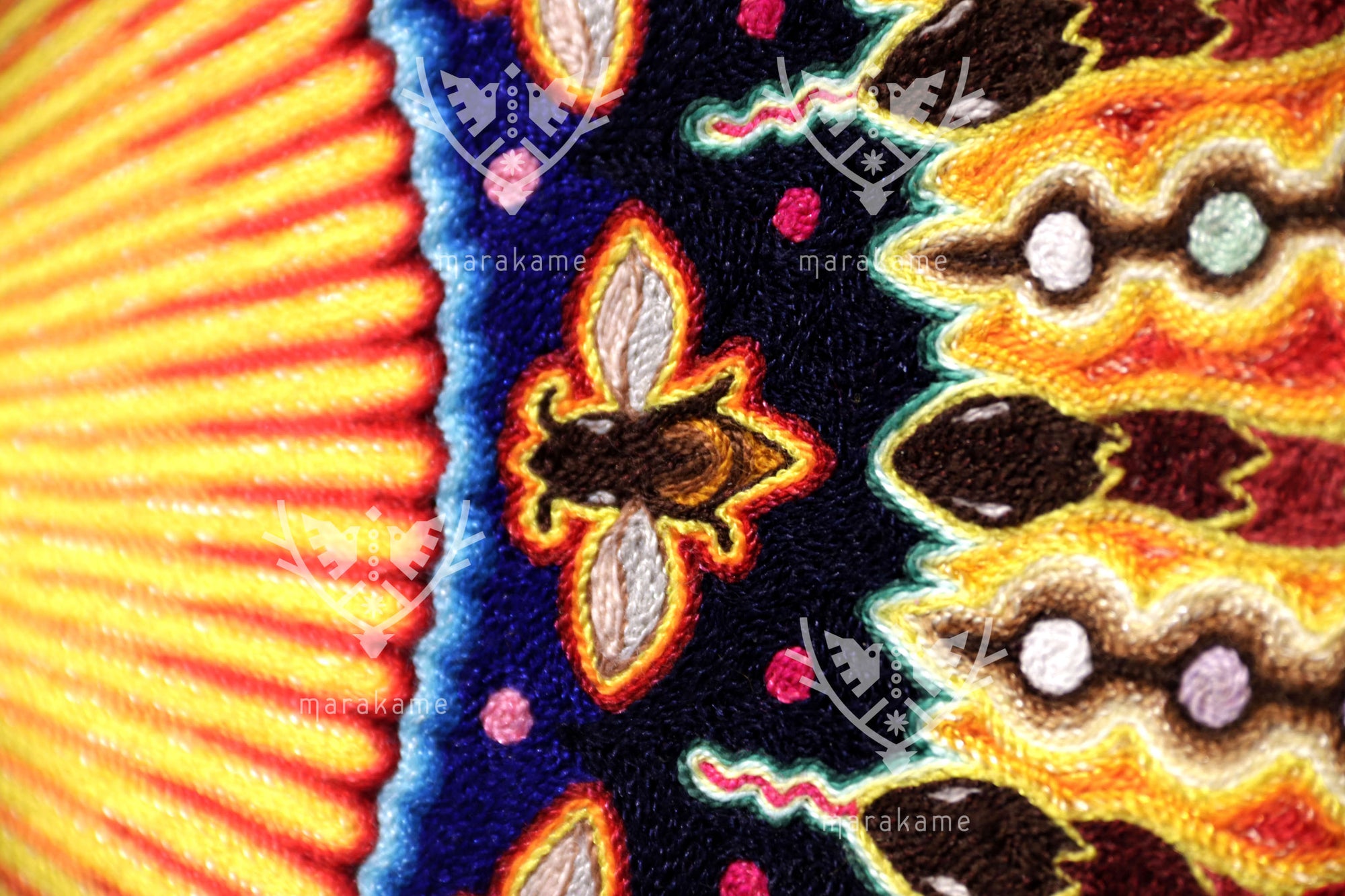Nierika de Estambre fino Cuadro Huichol - Tatéi werika wimari - Nuestra madre águila real - 60 cm.