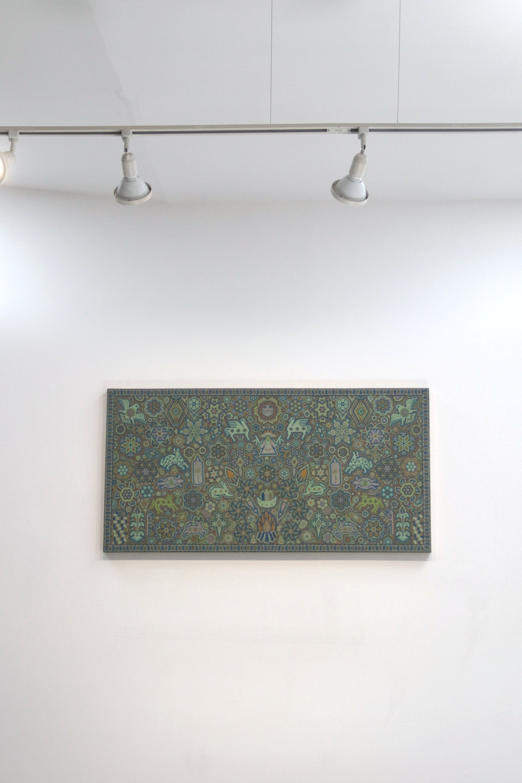 Nierika de Chaquira Huichol Gemälde - Tau Nierika Yeyari - Derjenige, der mit dem Antlitz der Sonne sieht - 120 x 60 cm.
