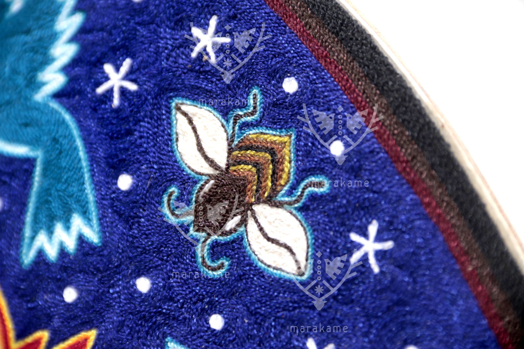 Nierika de Estambre fino Círculo Huichol - Tatéi Yurienaka - Nuestra Madre Tierra - 60 cm.