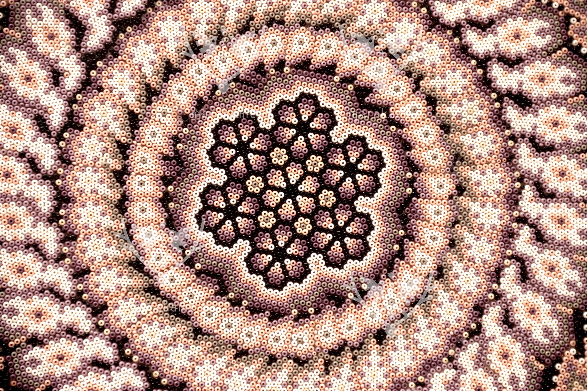 Nierika de Chaquira Círculo Huichol - Flor floreando - Tuutú - 80 cm. 31.4 in.