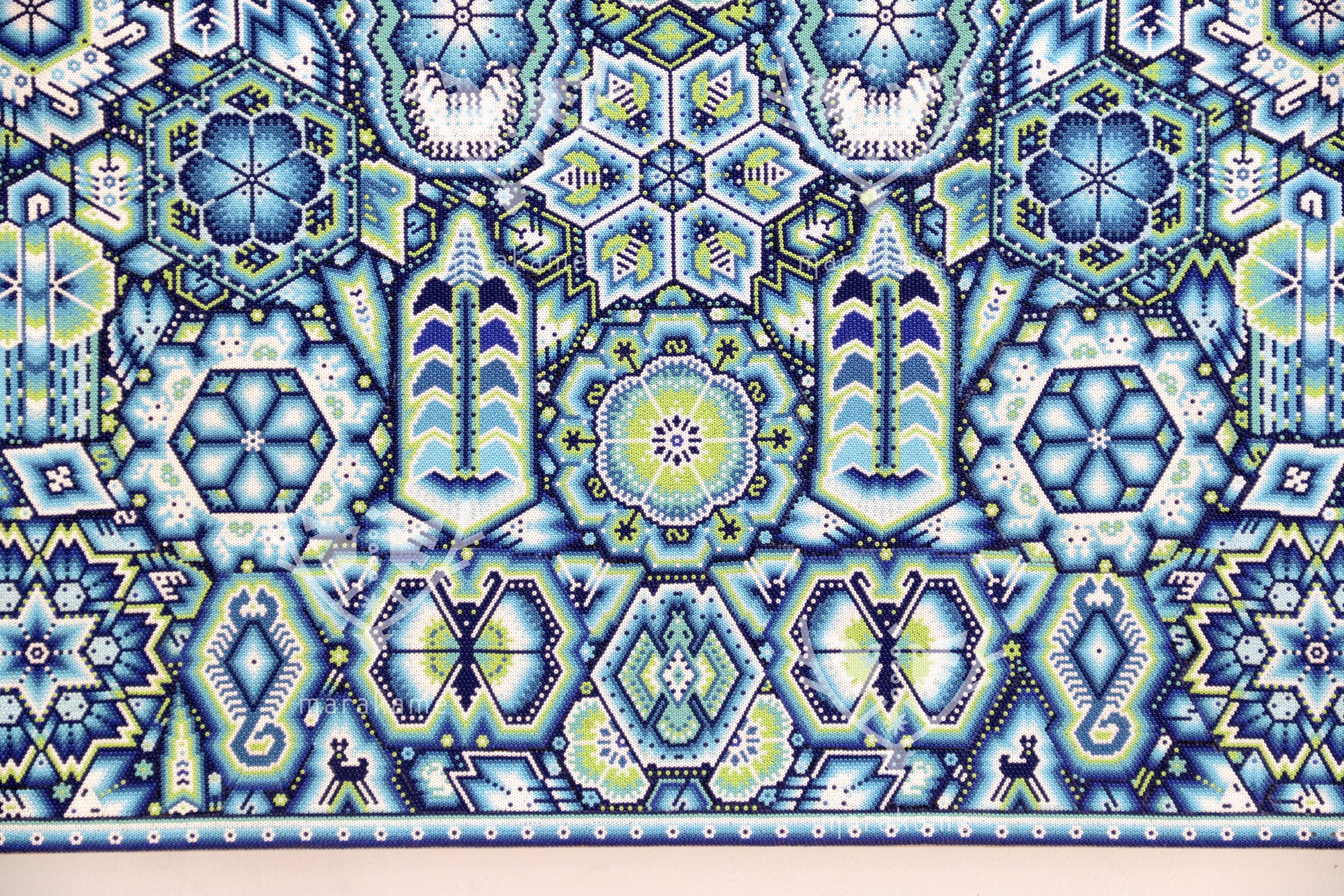 Nierika de Chaquira Huichol Painting - Niwetsika Tatei Yuimari - Diejenige, die aus dem Mutterkorn erblüht - 120 x 120 cm.