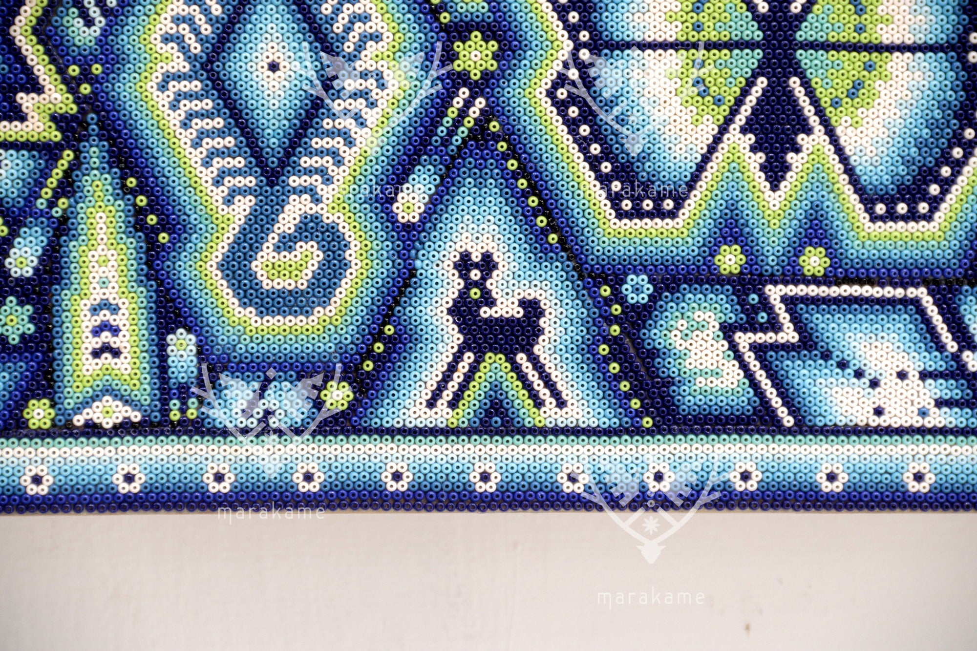 Nierika de Chaquira Huichol Painting - Niwetsika Tatei Yuimari - Diejenige, die aus dem Mutterkorn erblüht - 120 x 120 cm.