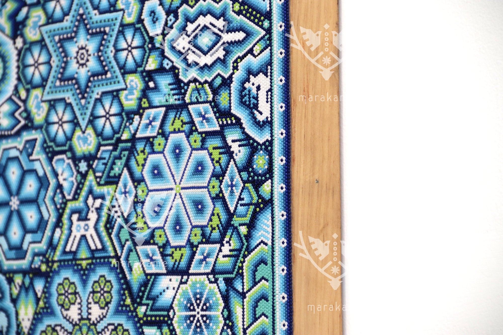 Nierika de Chaquira Huichol Painting - Niwetsika Tatei Yuimari - Diejenige, die aus dem Mutterkorn erblüht - 120 x 120 cm.