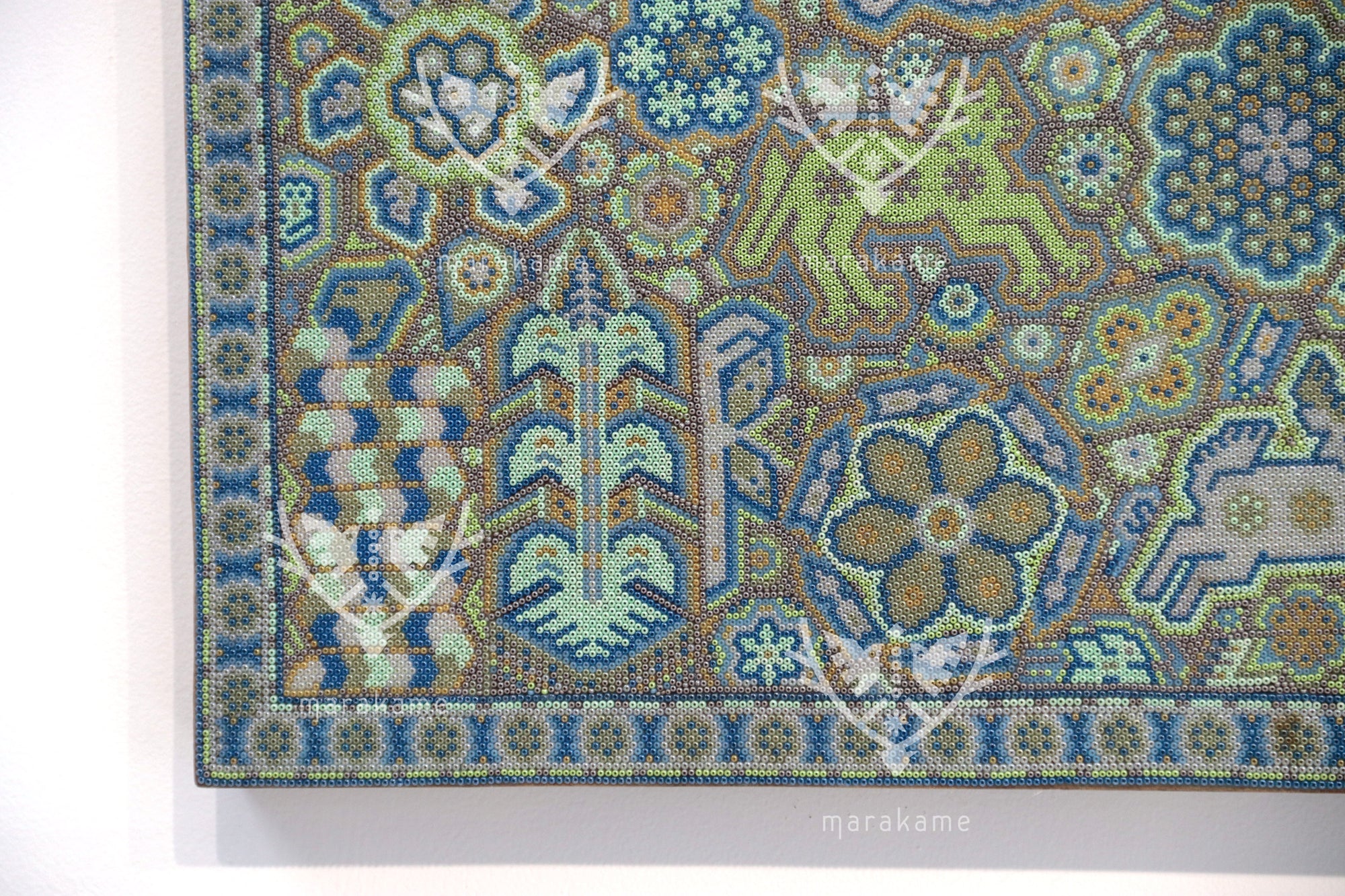 Nierika de Chaquira Huichol Gemälde - Tau Nierika Yeyari - Derjenige, der mit dem Antlitz der Sonne sieht - 120 x 60 cm.