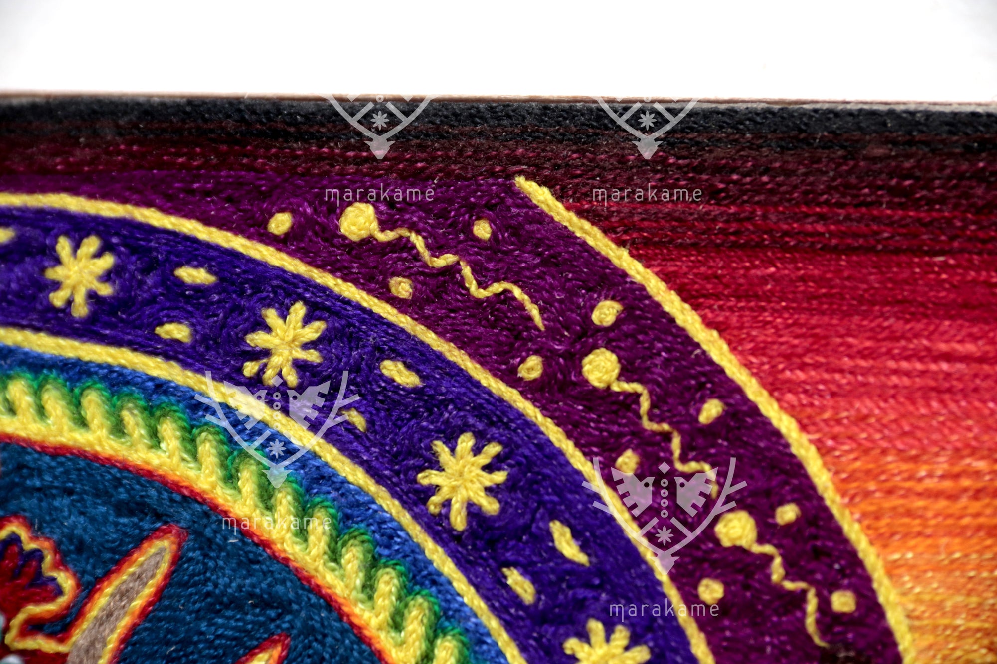Nierika de Estambre fino Cuadro Huichol - Voz de los Kakaiyari - 30 x 30 cm.