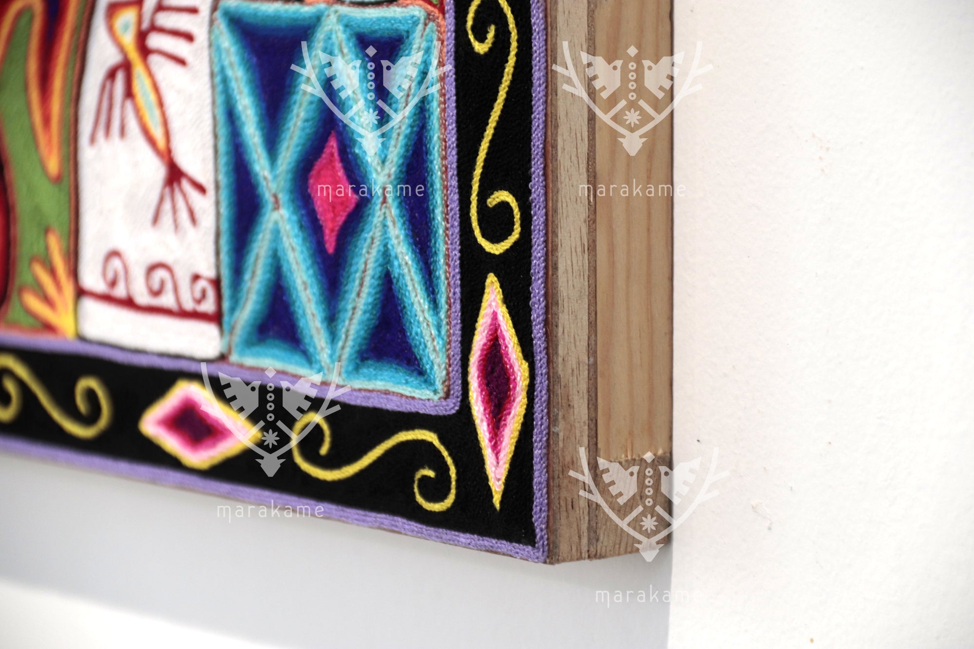 Nierika de Estambre Cuadro Huichol - Tamatsi Maxa Kauyumarie - 120 x 60 cm.