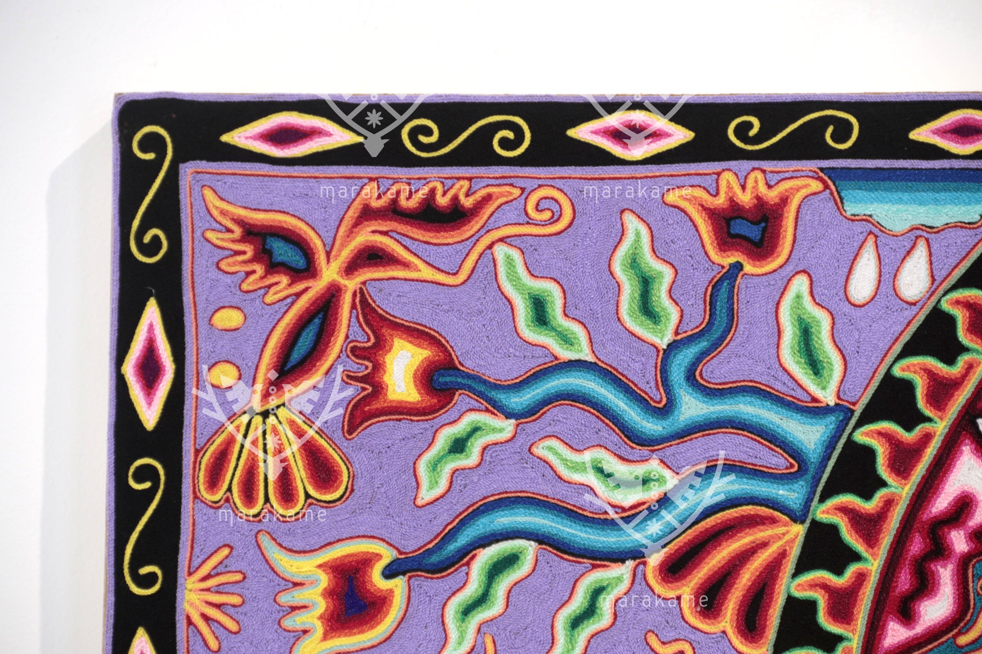 Nierika de Estambre Cuadro Huichol - Tamatsi Maxa Kauyumarie - 120 x 60 cm.