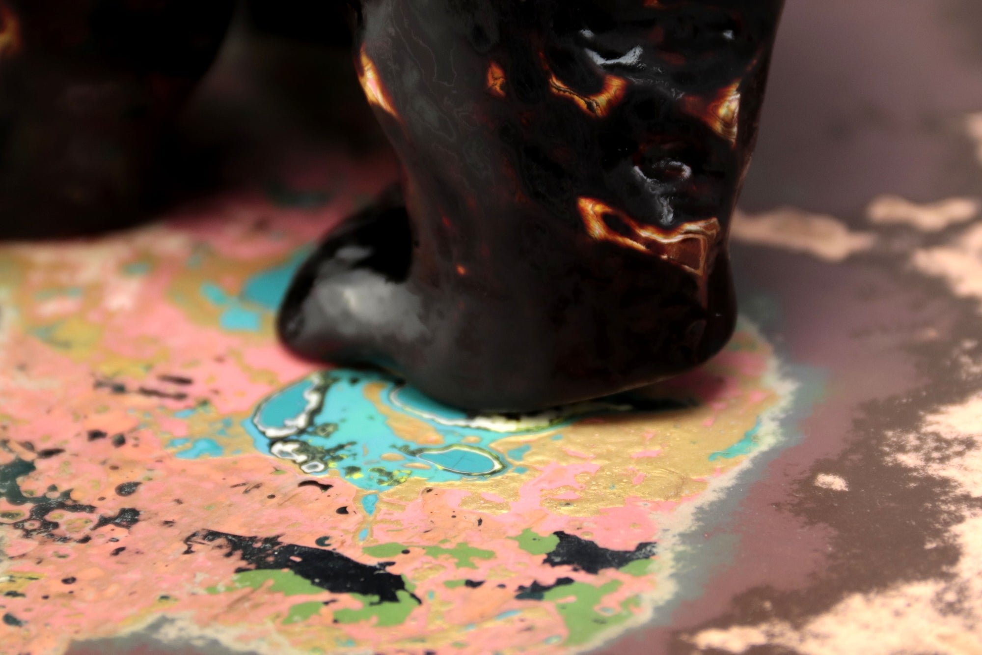 Oso negro con colores interiores III