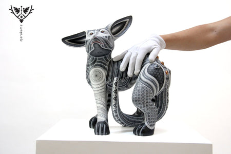 Hund Alebrije – Biní xcustiá – Huichol-Kunst – Marakame