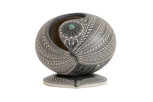 Cerámica de Mata Ortiz - Pieza negra con turquesa - Arte Huichol - Marakame