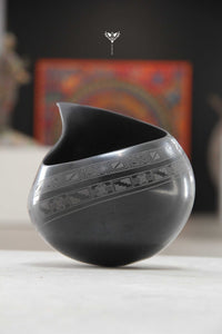 Mata Ortiz Keramik – Kleines schwarzes Stück – Huichol-Kunst – Marakame