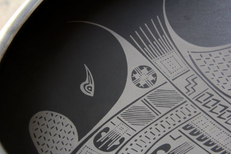 Céramique Mata Ortiz - Assiette noire I - Art Huichol - Marakame
