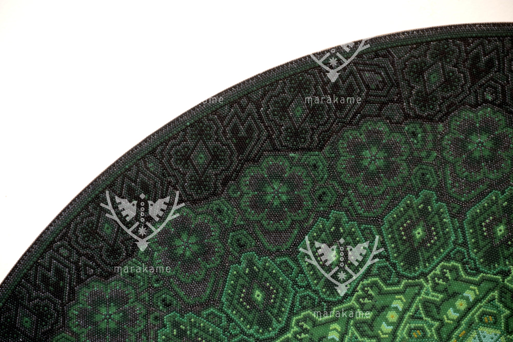 Nierika de Chaquira micro Circulo Huichol - Tuutú: El Lenguaje de los Ancestros - 80 cm.