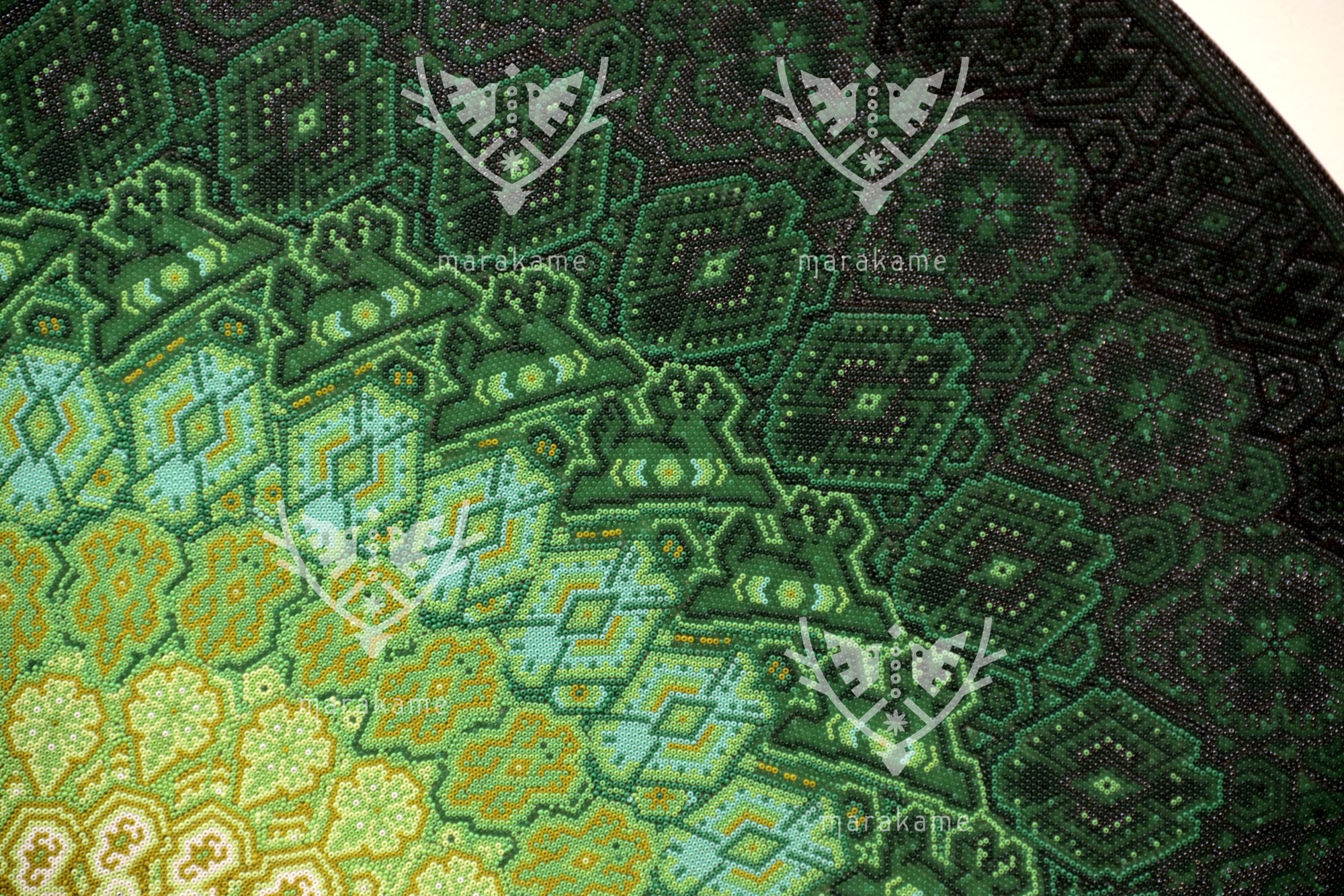 Nierika de Chaquira micro Circulo Huichol - Tuutú: El Lenguaje de los Ancestros - 80 cm.