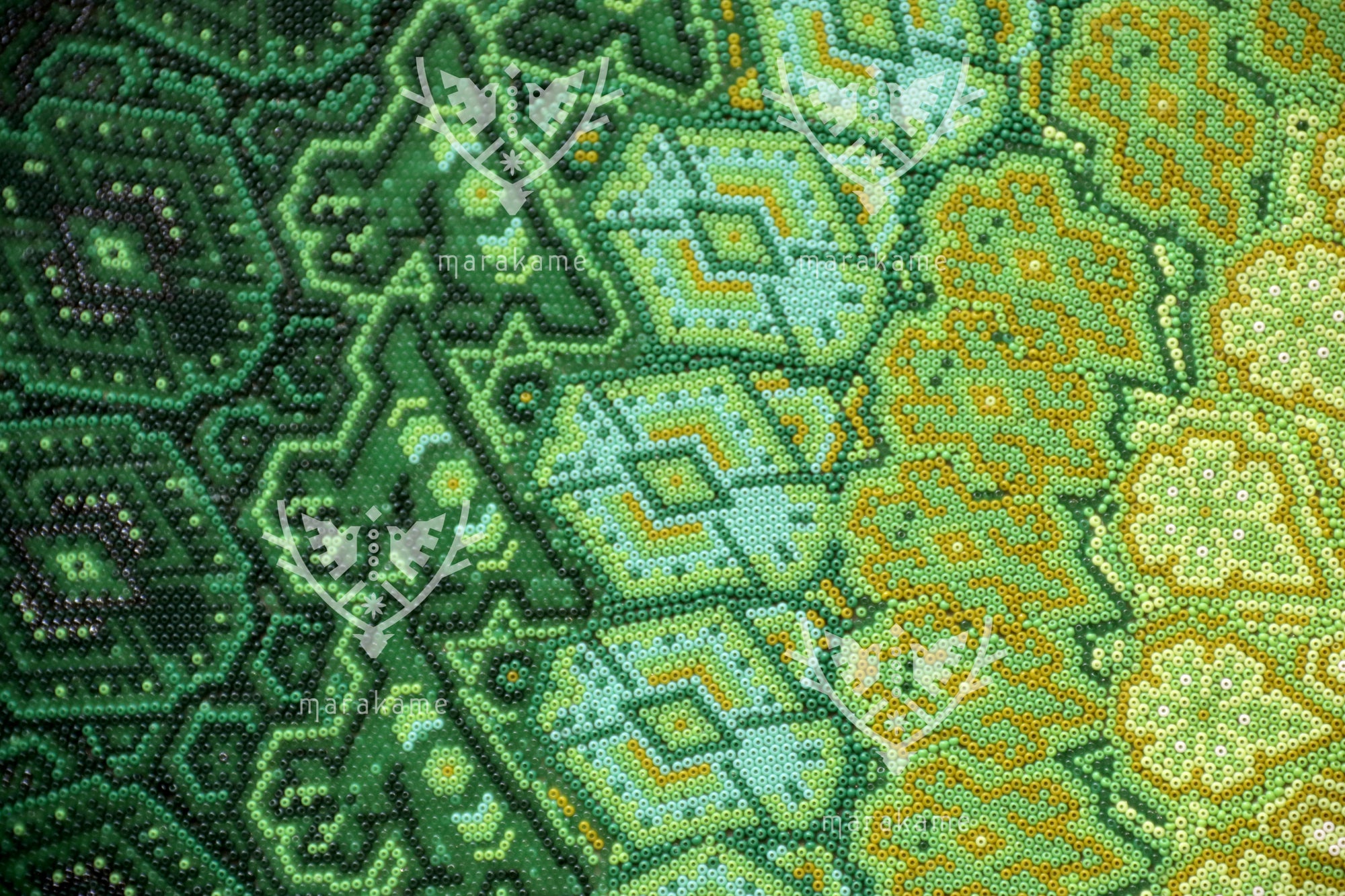 Nierika de Chaquira micro Circulo Huichol - Tuutú: El Lenguaje de los Ancestros - 80 cm.