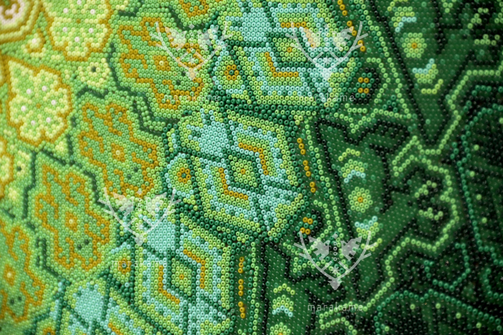 Nierika de Chaquira micro Circulo Huichol - Tuutú: El Lenguaje de los Ancestros - 80 cm.