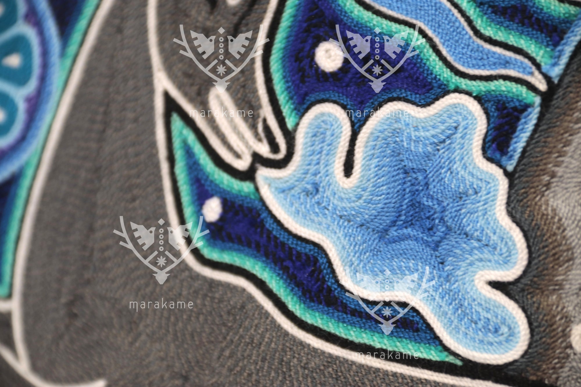 Nierika de Estambre fino Circulo Huichol - Maxakwaxi – El Ancestro Hombre Venado - 60 cm.