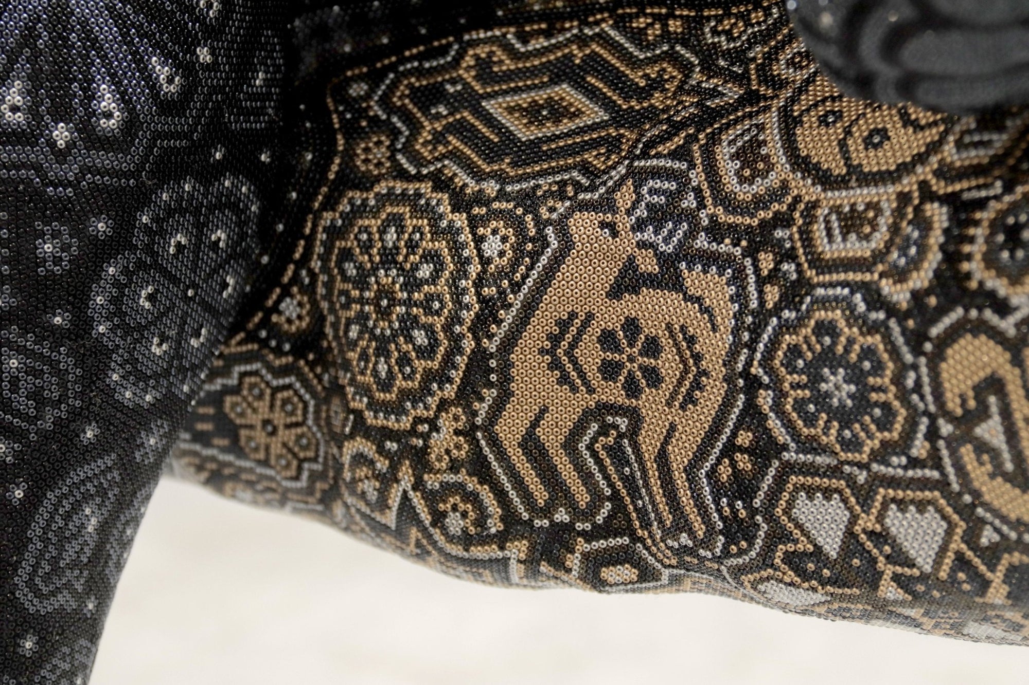 Escultura Arte Huichol - Jaguar en tronco - Ewatame - Arte Marakame