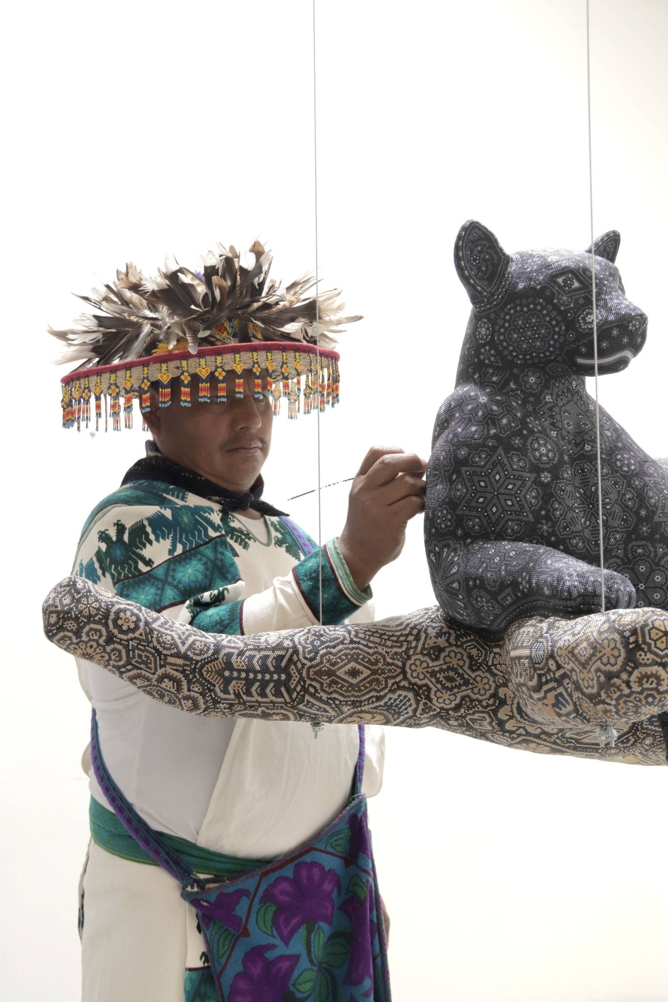 Escultura Arte Huichol - Jaguar en tronco - Ewatame - Arte Marakame