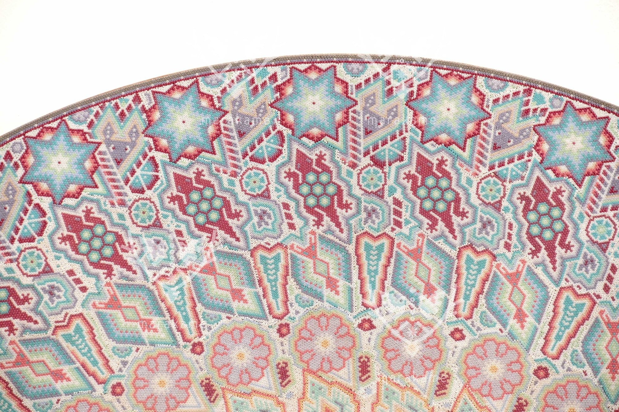Nierika vom Chaquira Huichol Circle – Maku tusá – Weiße Erde von Wirikuta – 120 cm. - Huichol-Kunst - Marakame