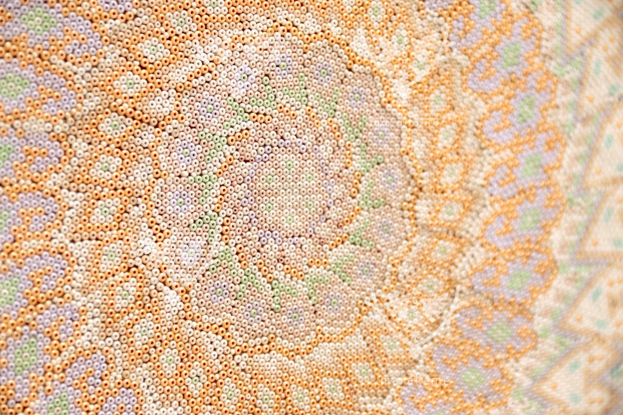 Nierika vom Chaquira Huichol Circle – Maku tusá – Weiße Erde von Wirikuta – 120 cm. - Huichol-Kunst - Marakame
