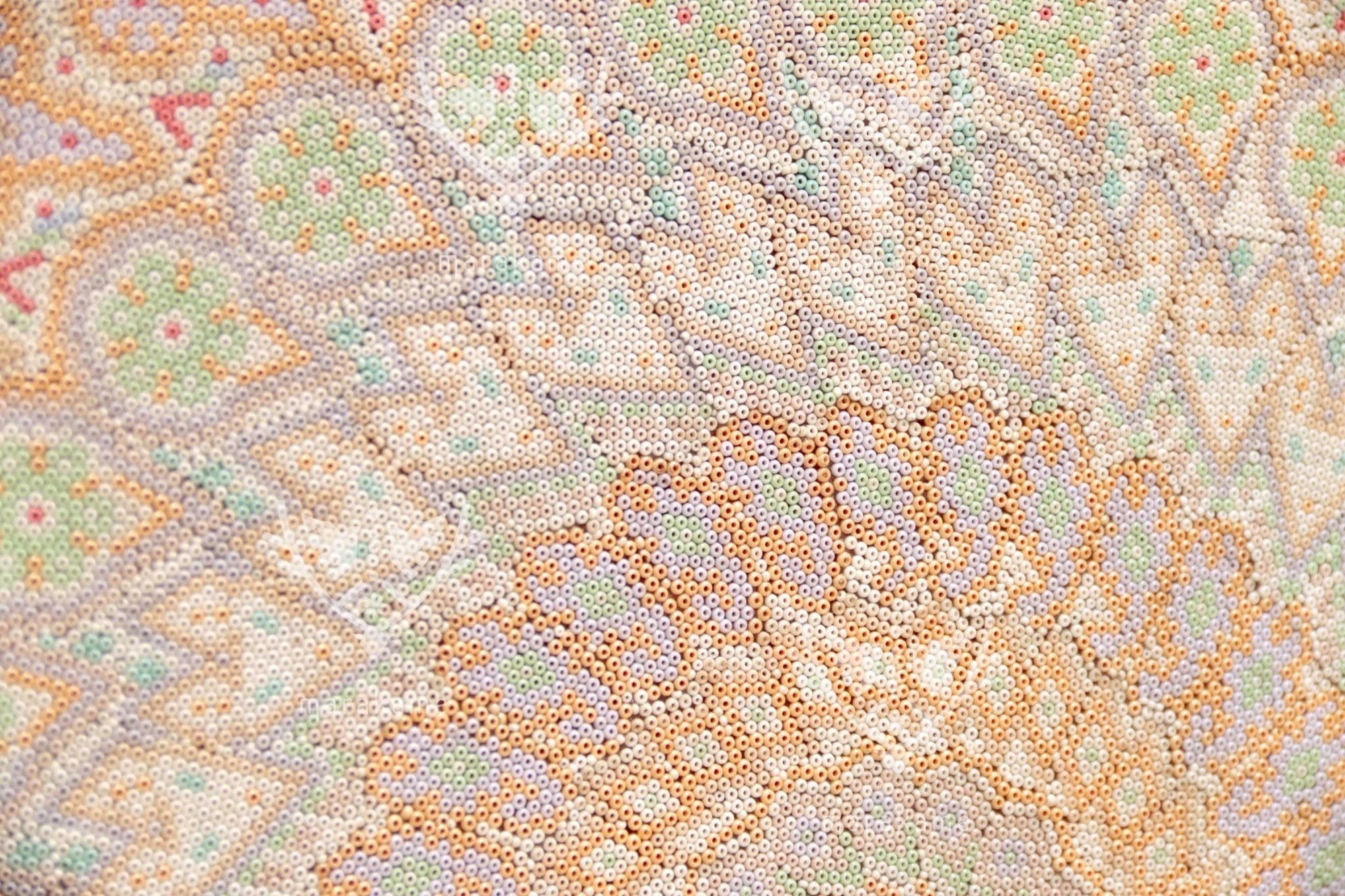 Nierika vom Chaquira Huichol Circle – Maku tusá – Weiße Erde von Wirikuta – 120 cm. - Huichol-Kunst - Marakame