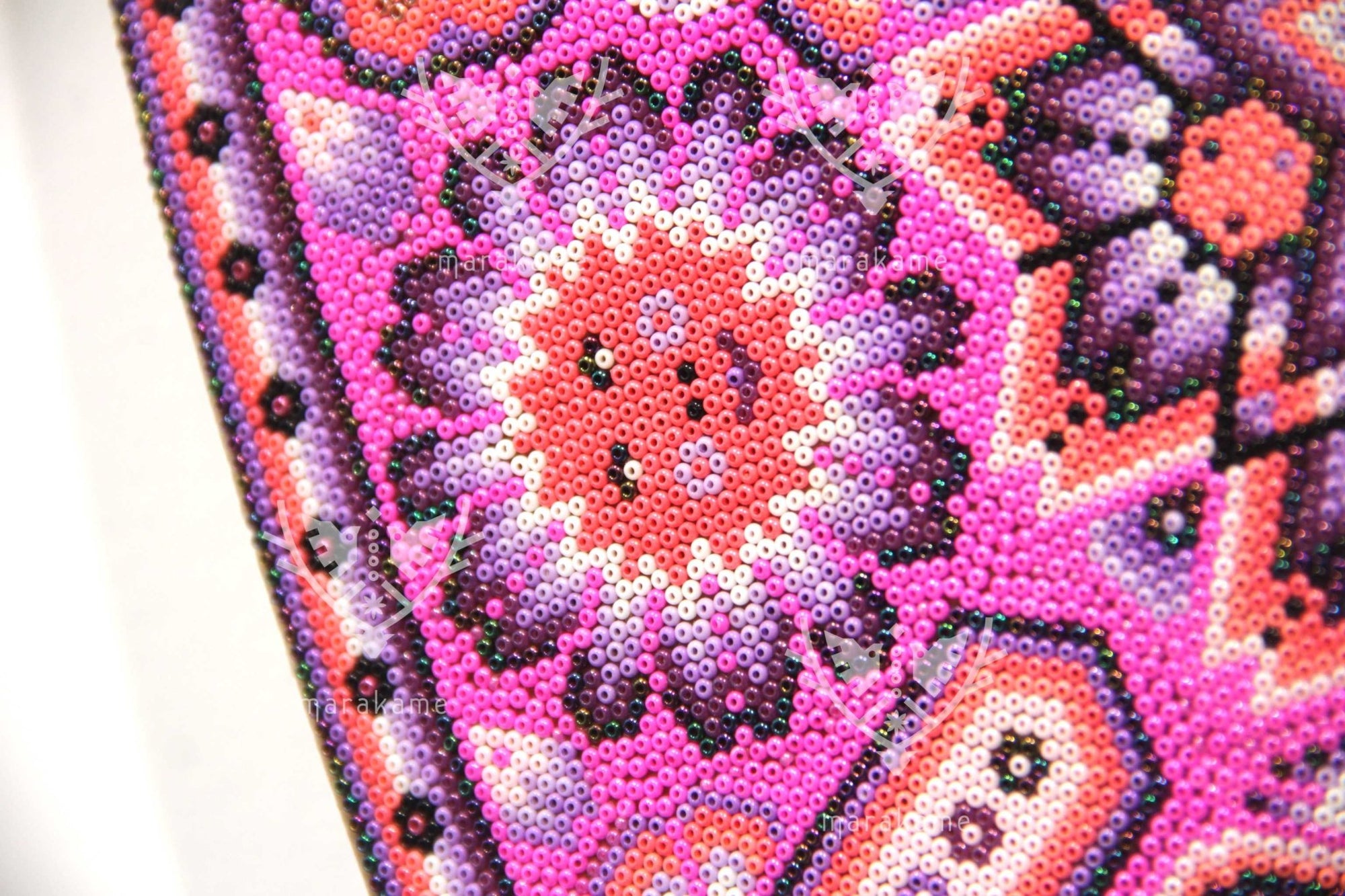 Prevendita - Nierika de Chaquira Huichol Circle - Tuutú muwieri Wirikuta - Peyote piumato proveniente dal luogo sacro dove nasce il peyote - 120 cm. - Arte Huichol - Marakame