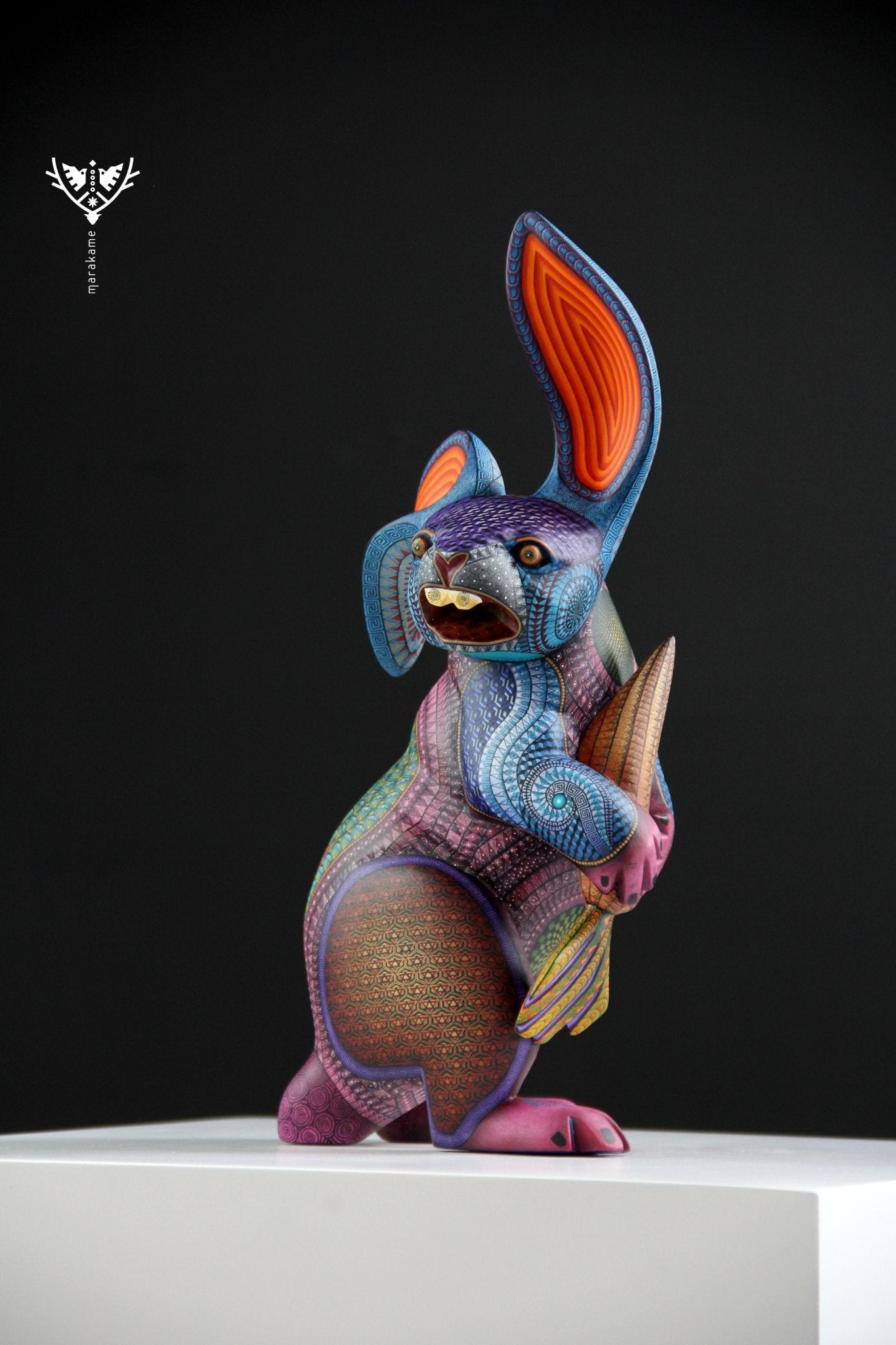 Alebrije - Kaninchen mit Karotte - Huichol Art - Marakame