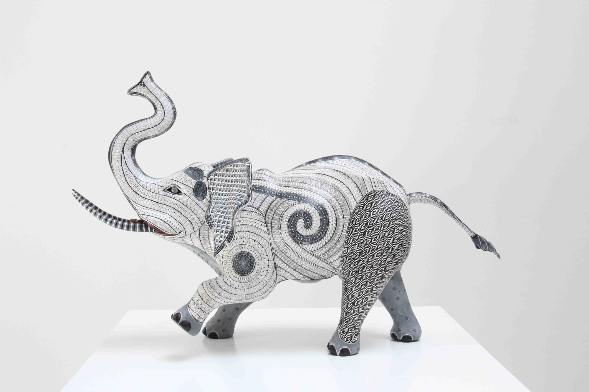 Alebrije - Elefante Huaniisi - Arte Huichol - Marakame
